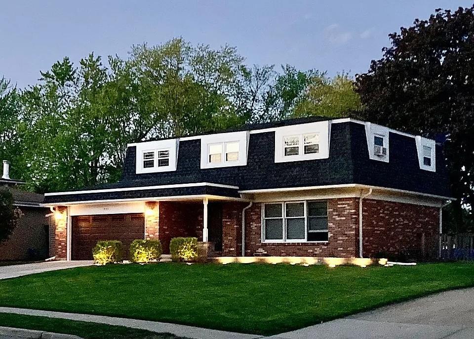 533 N Beck Rd., Lindenhurst, IL 60046