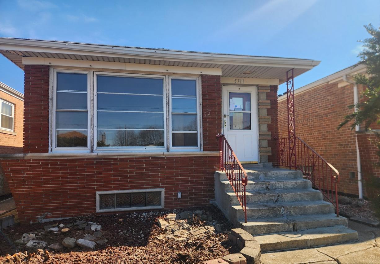 5711 S Mayfield Ave., Chicago, IL 60638