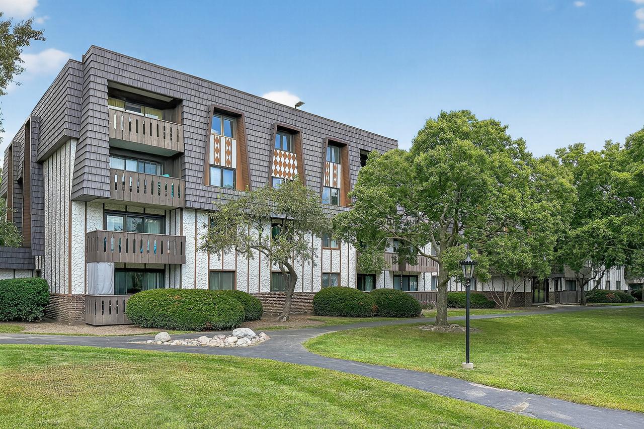 13200 W Heiden Cir. #2411, Lake Bluff, IL 60044