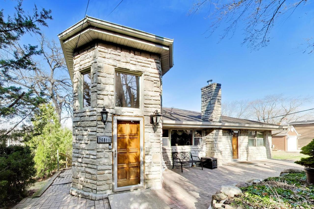 26811 N Oakdale Ln., Mundelein, IL 60060