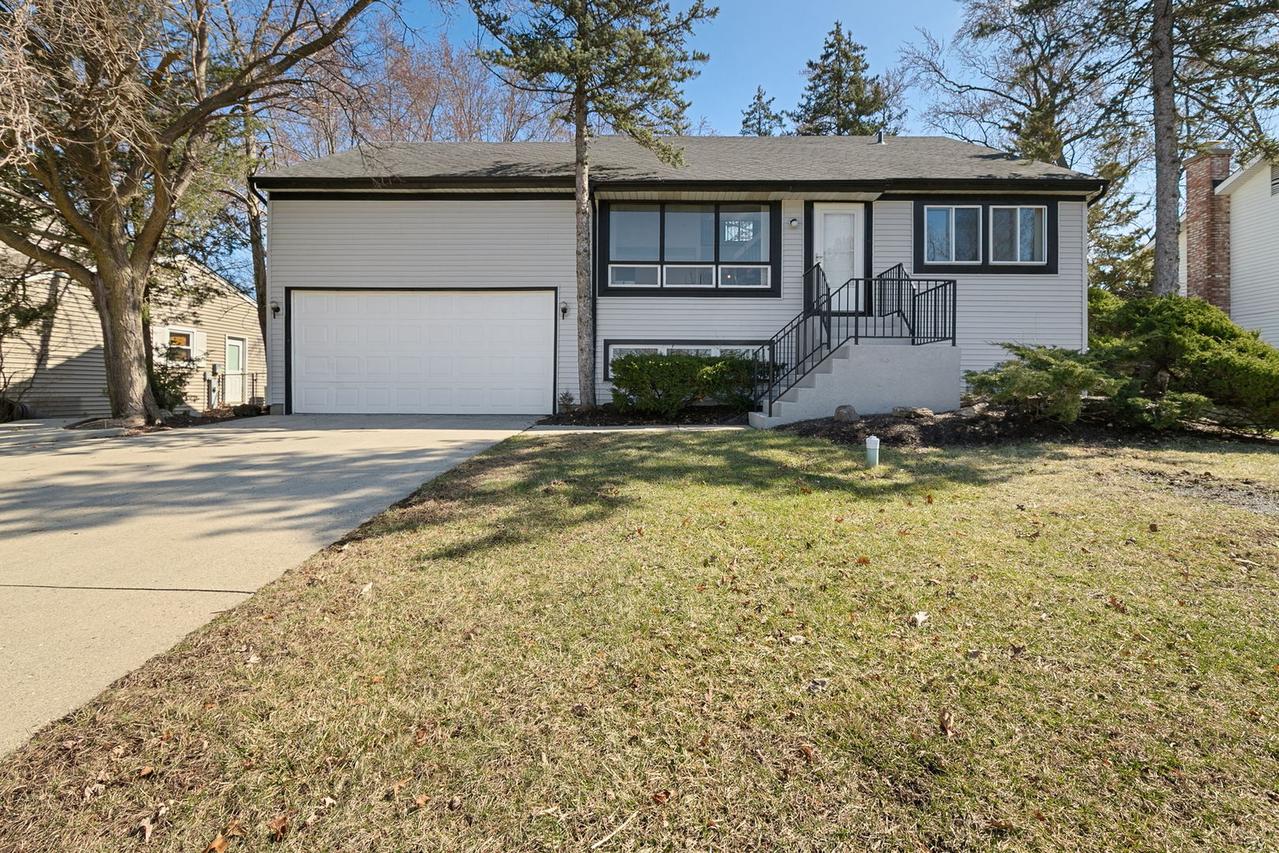 736 Clohesey Dr., Buffalo Grove, IL 60089