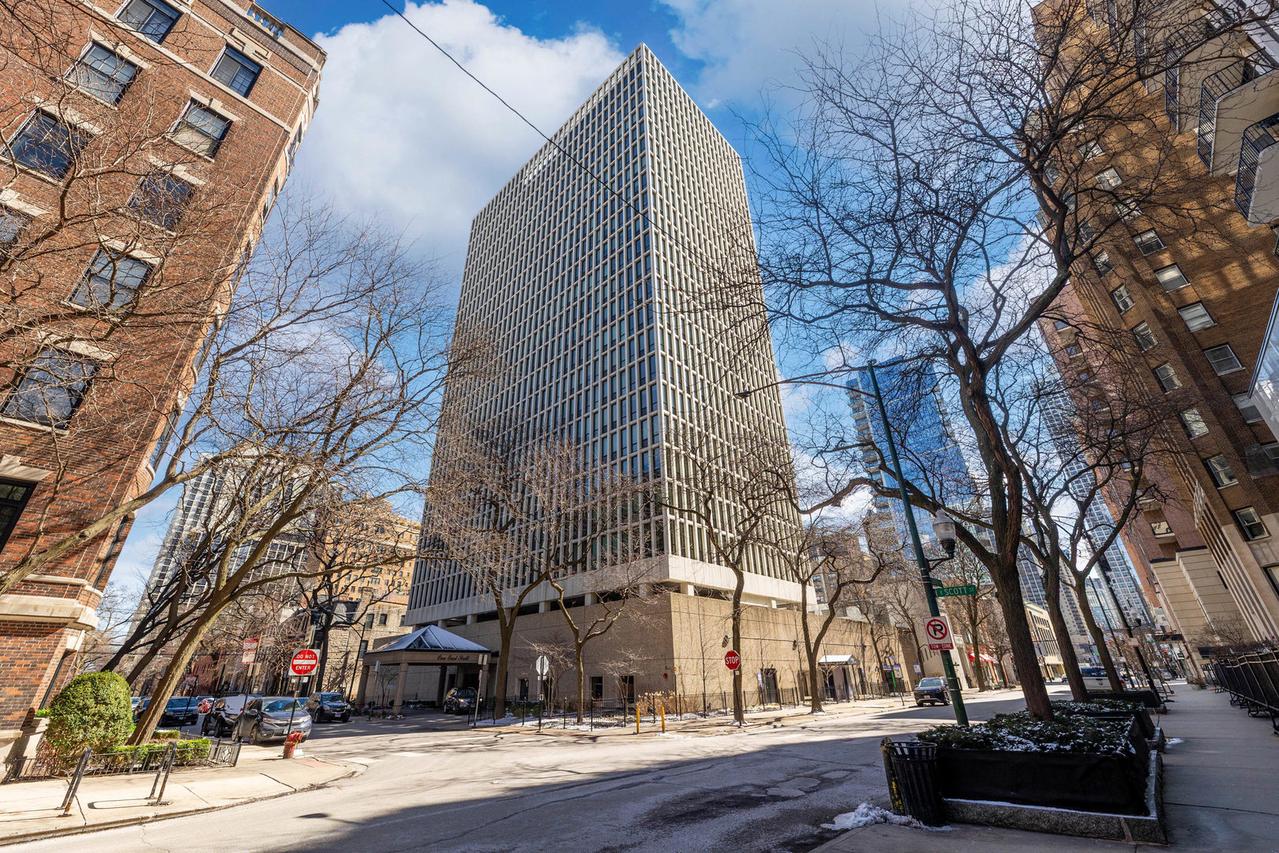 1 E Scott St. #2004, Chicago, IL 60610