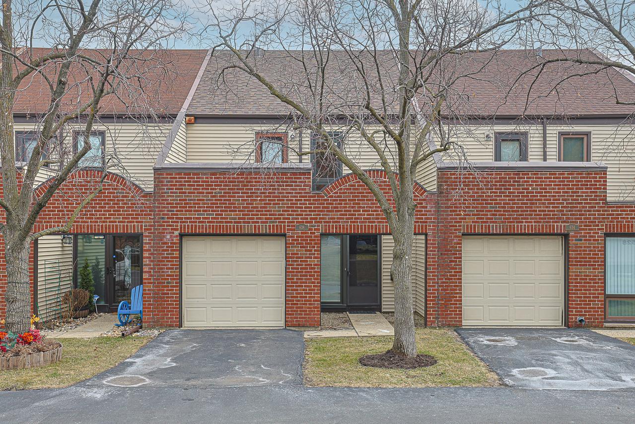 638 Naples Ct., Glenview, IL 60025