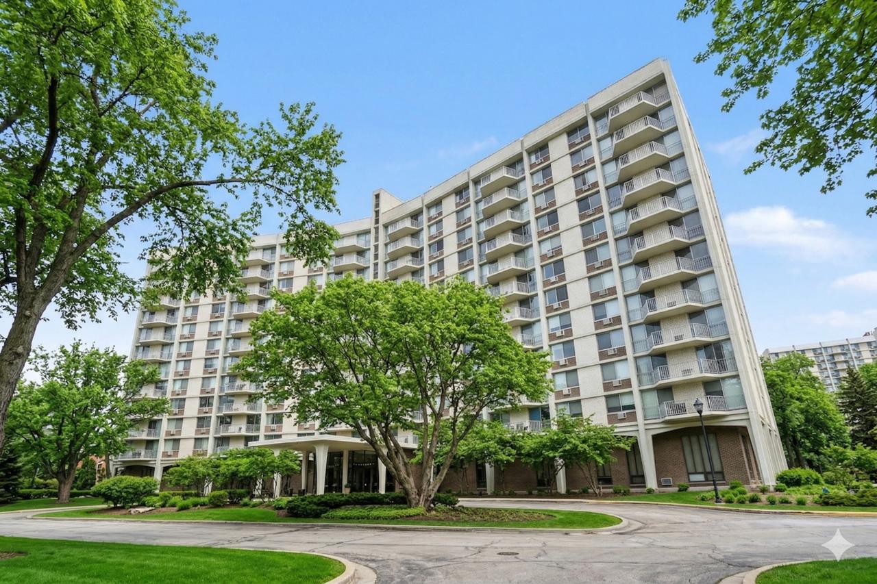 20 N Tower Rd. #4C, Oak Brook, IL 60523