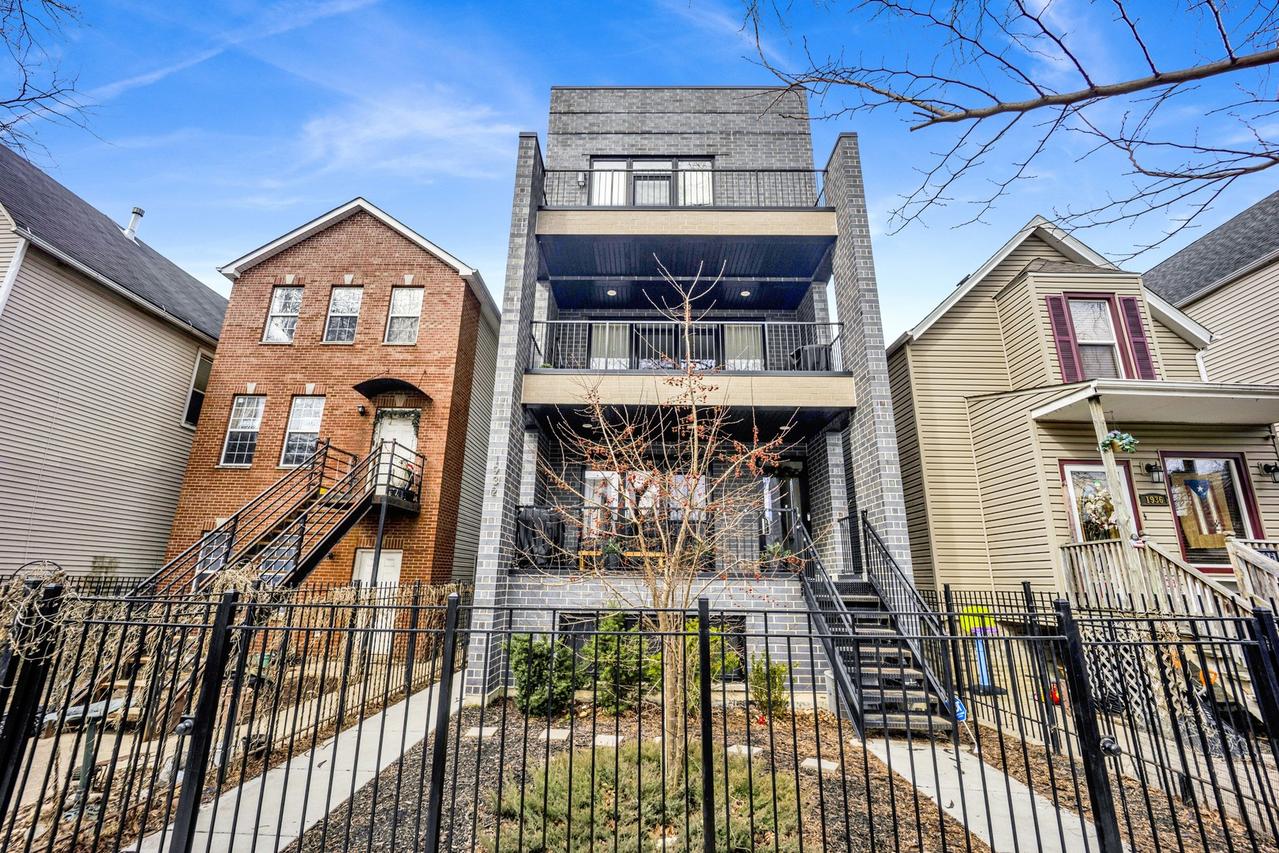 1932 N Drake Ave. #2W, Chicago, IL 60647