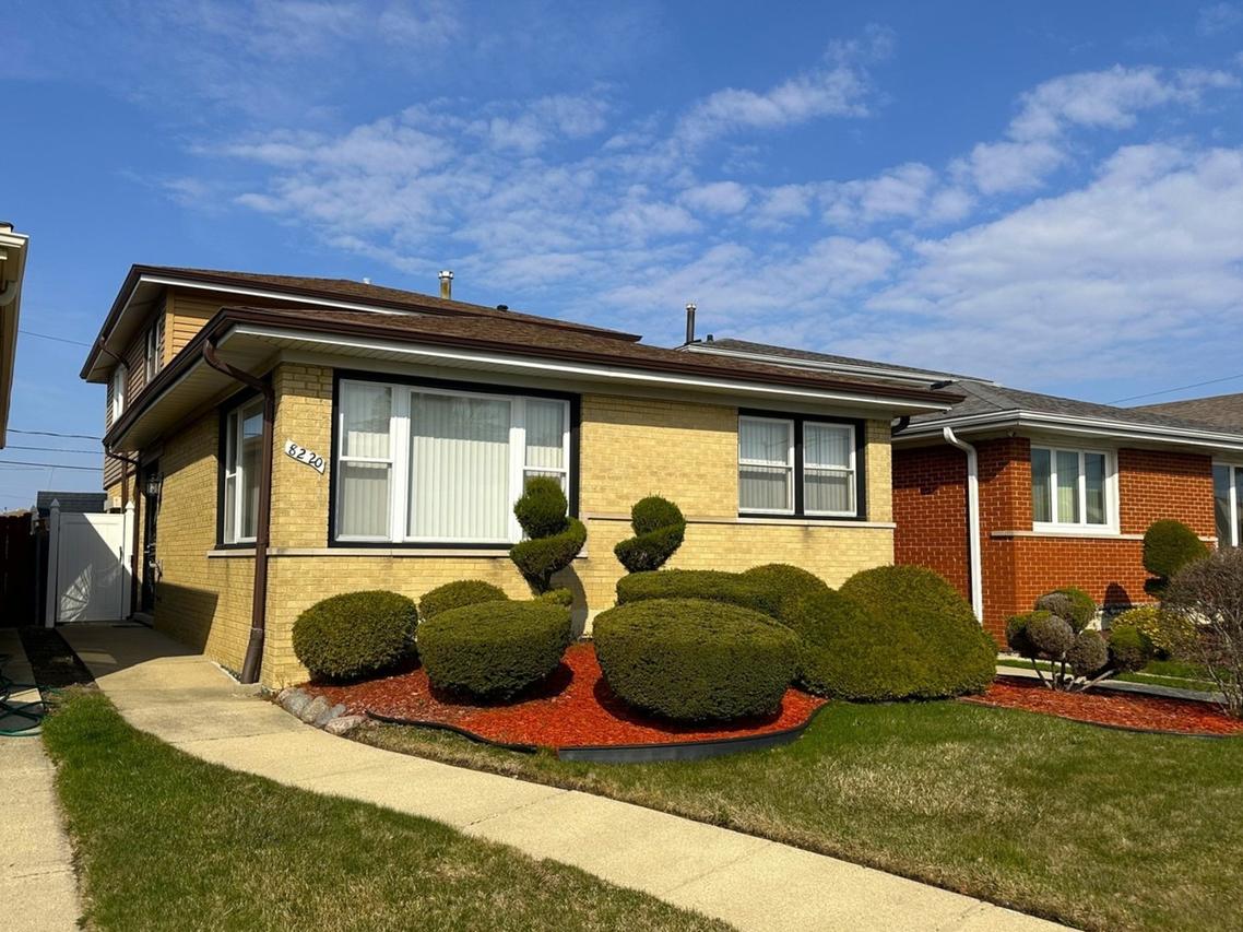 8220 S Mozart St., Chicago, IL 60652