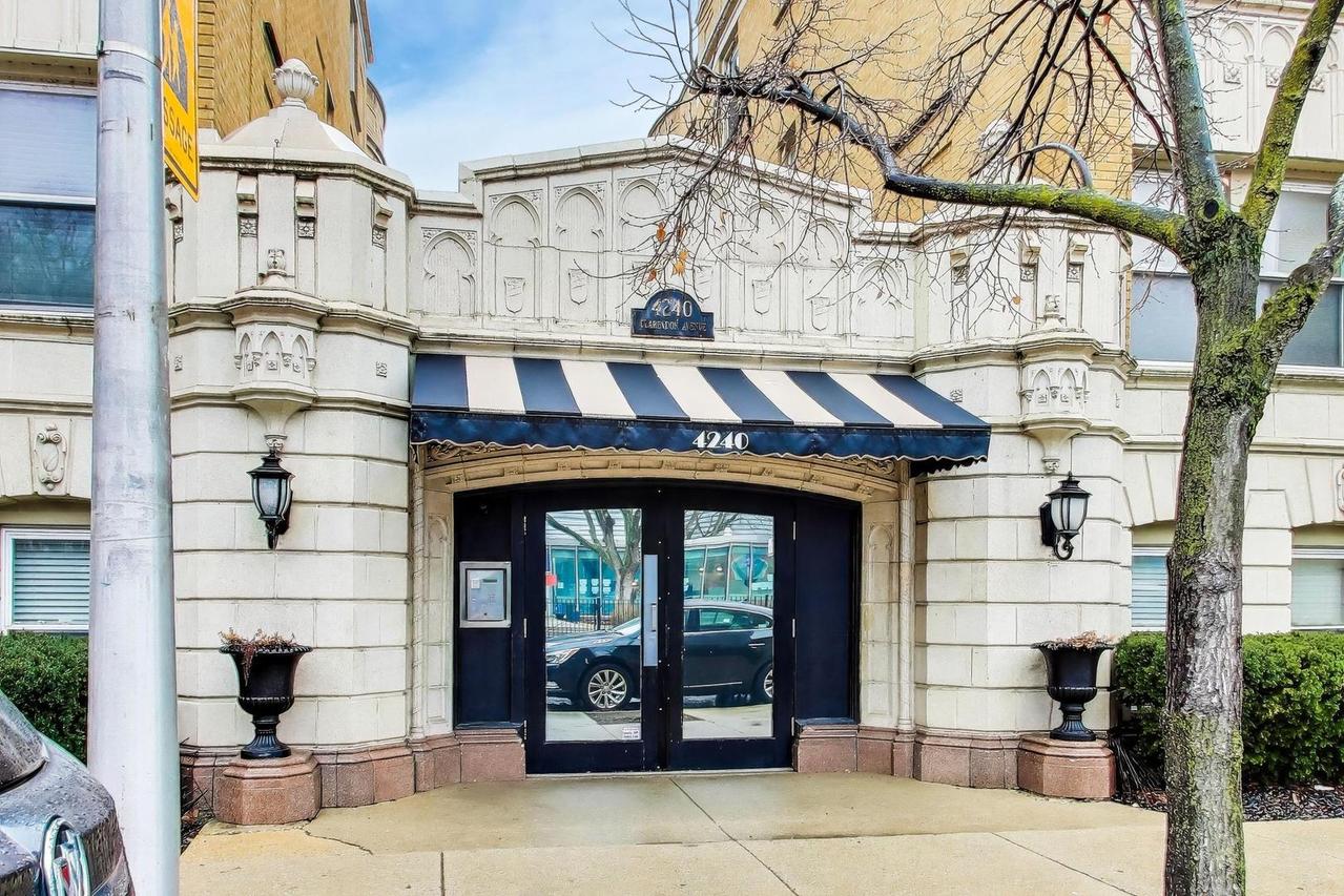 4240 N Clarendon Ave. #405N, Chicago, IL 60613