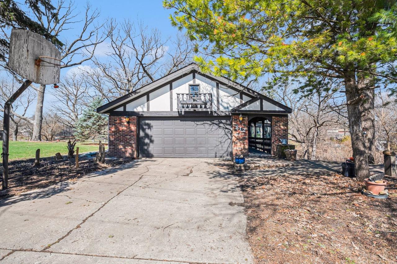 812 Sunset Dr., Shorewood, IL 60404