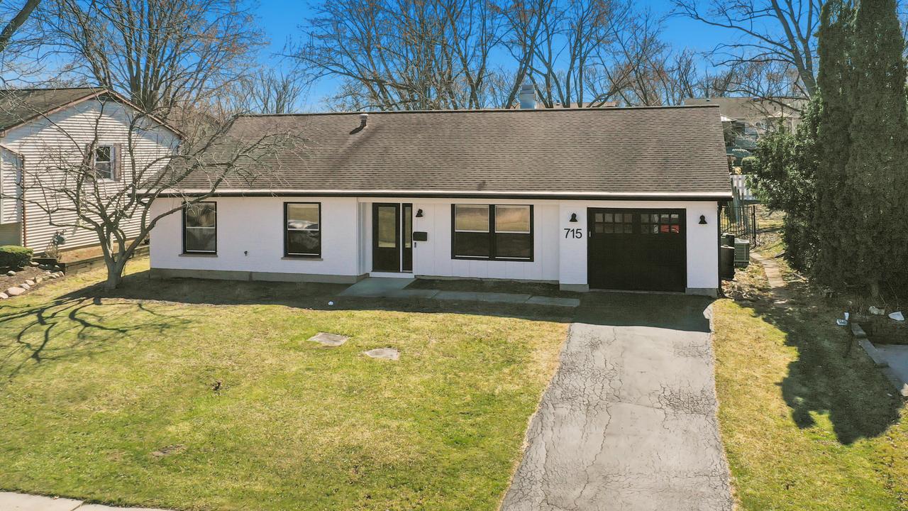715 Surryse Rd., Lake Zurich, IL 60047
