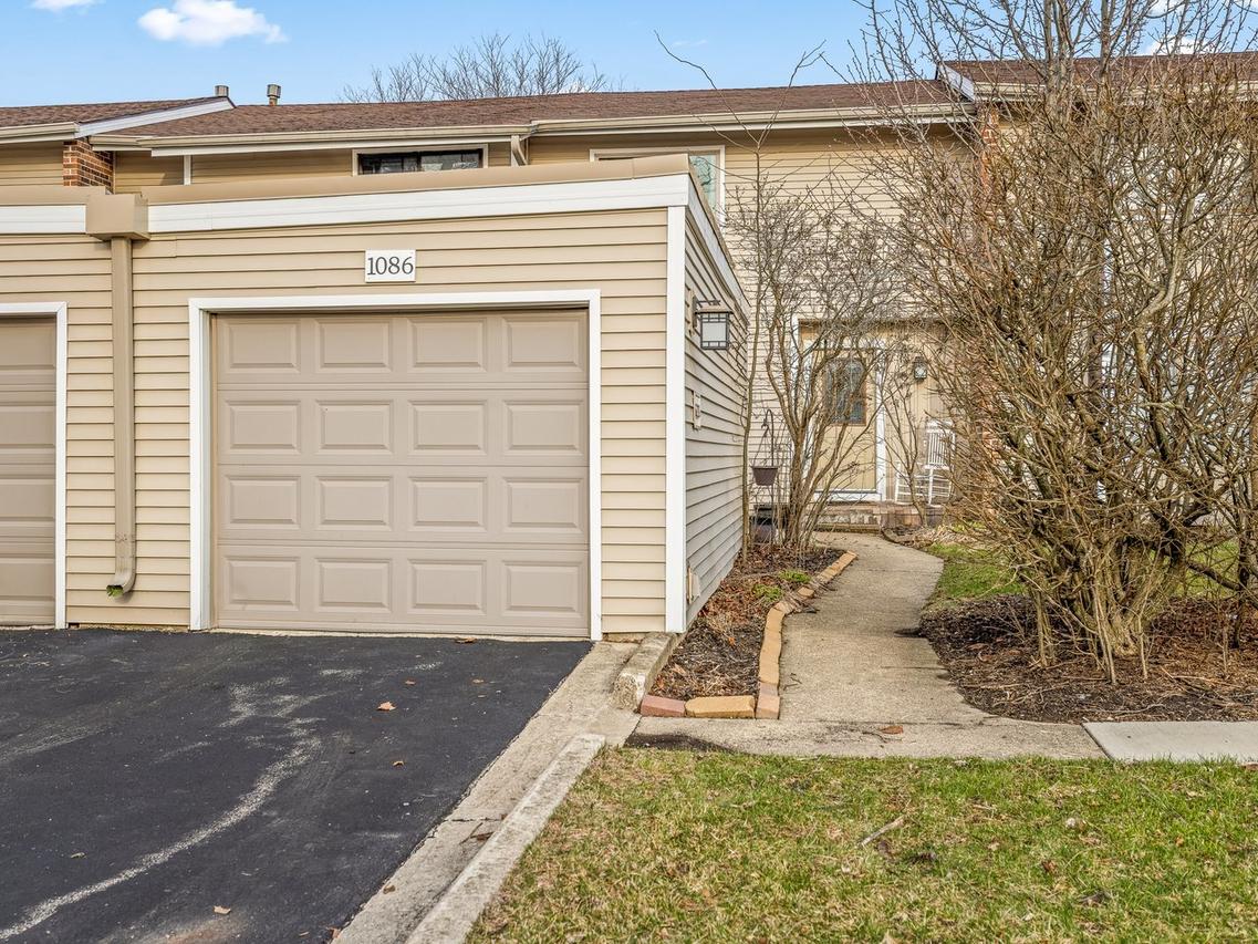 1086 Cascade Dr., Aurora, IL 60506