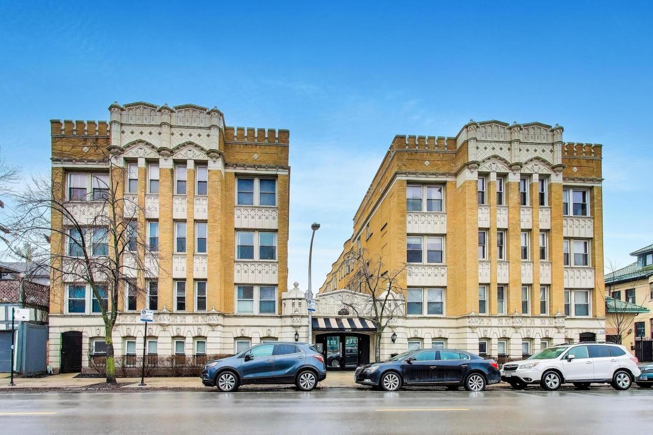 4240 N Clarendon Ave. #404N, Chicago, IL 60613