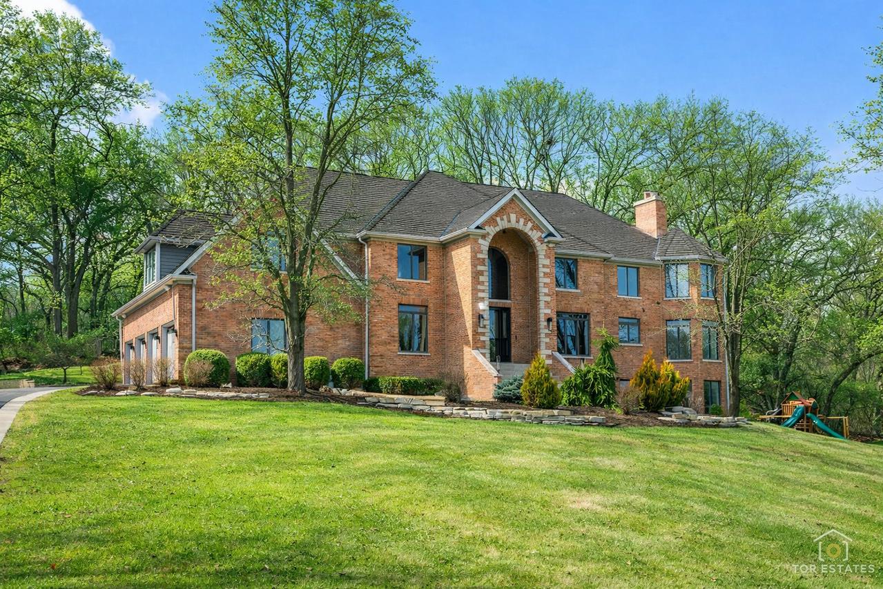 25676 N Canyon Creek Ct., Barrington, IL 60010