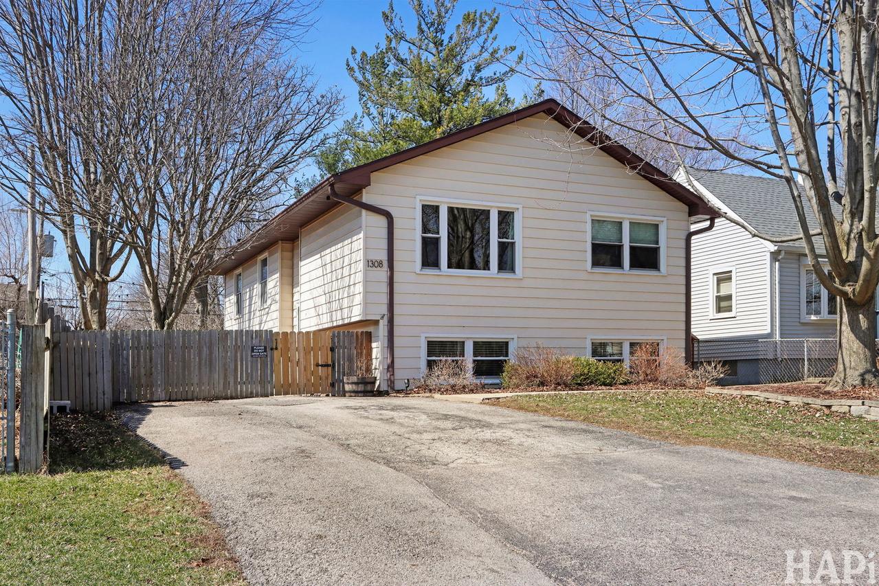 1308 Ridgeway St., Round Lake, IL 60073