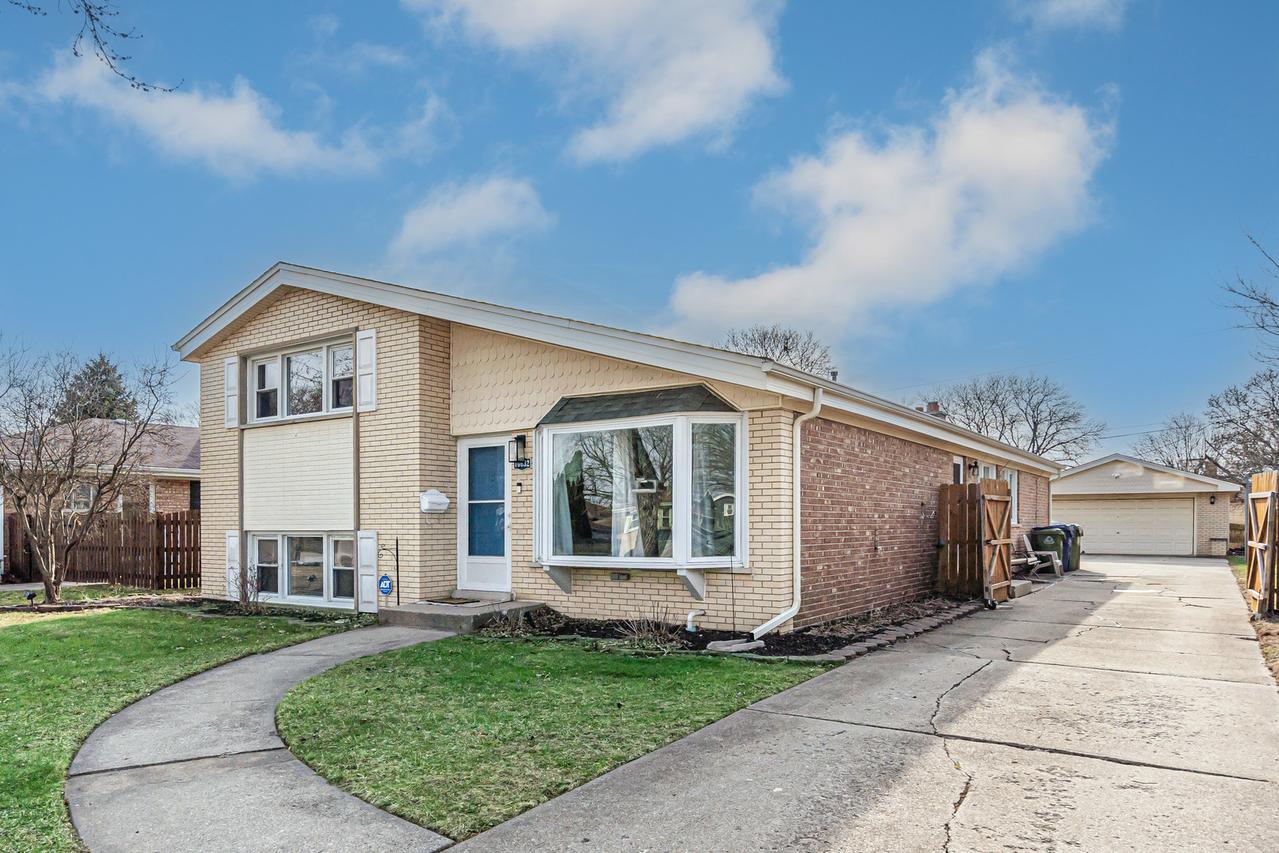 10632 Lawler Ave., Oak Lawn, IL 60453