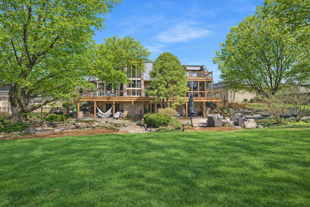 219 Parkview Dr., Bloomington, IL 61701