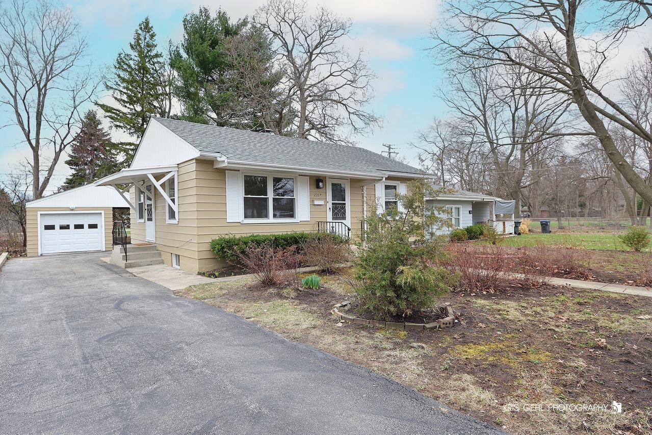 2207 Emmaus Ave., Zion, IL 60099