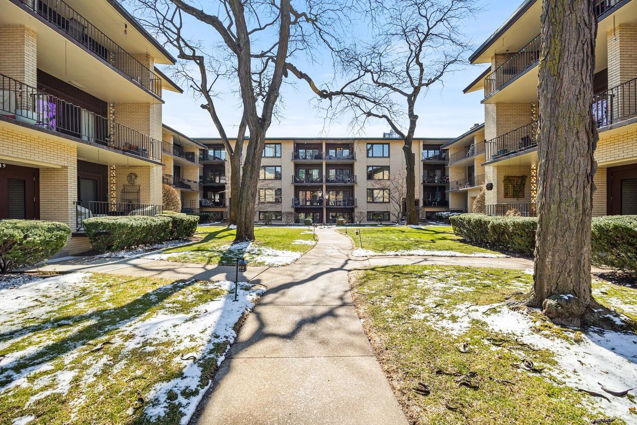 1025 Washington Blvd. #301, Oak Park, IL 60302