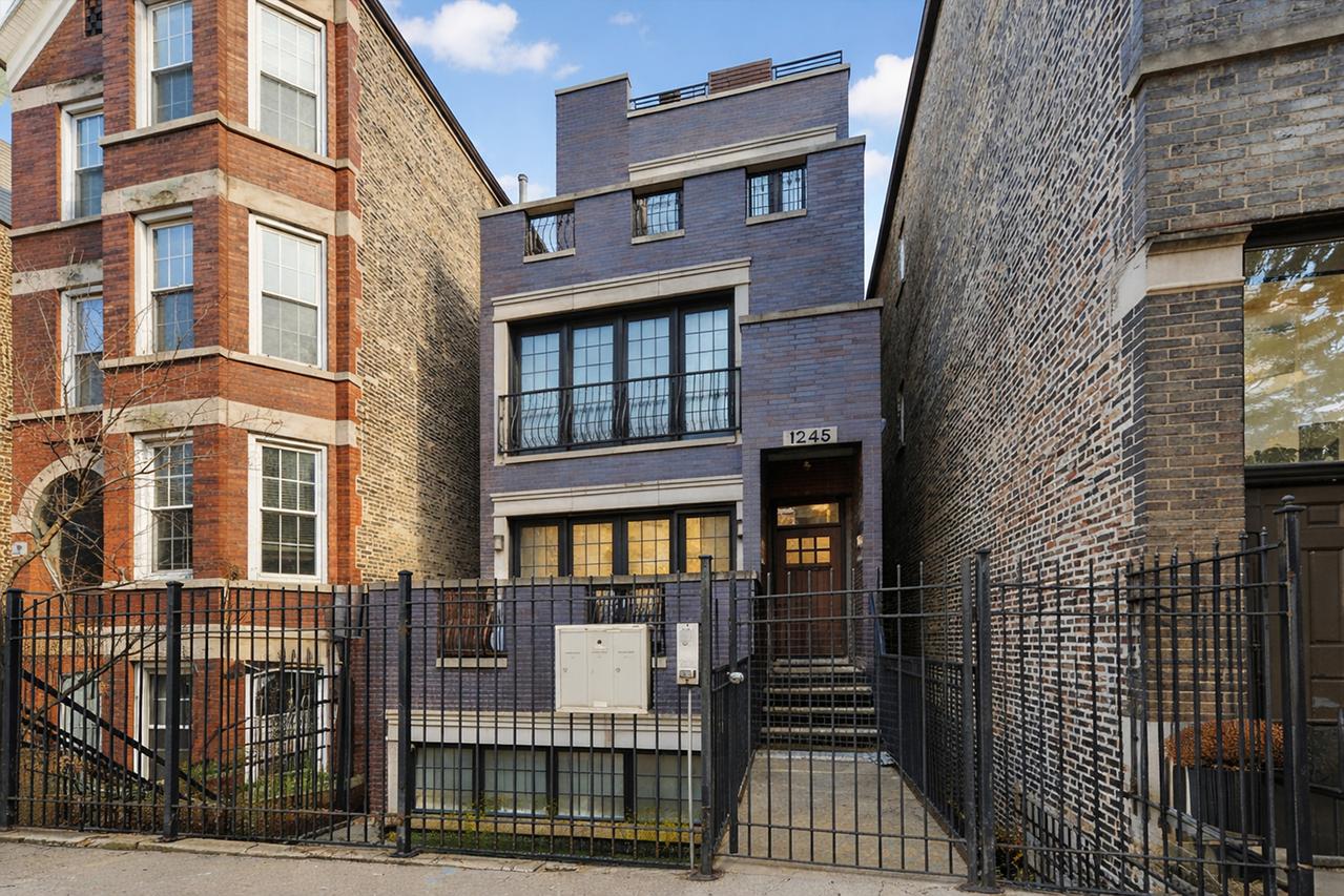 1245 N Greenview Ave. #3, Chicago, IL 60642