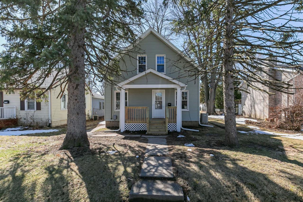 4118 10th Ave., Moline, IL 61265