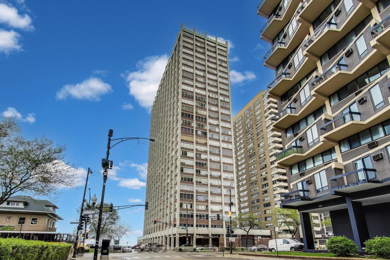 6171 N Sheridan Rd. #806, Chicago, IL 60660