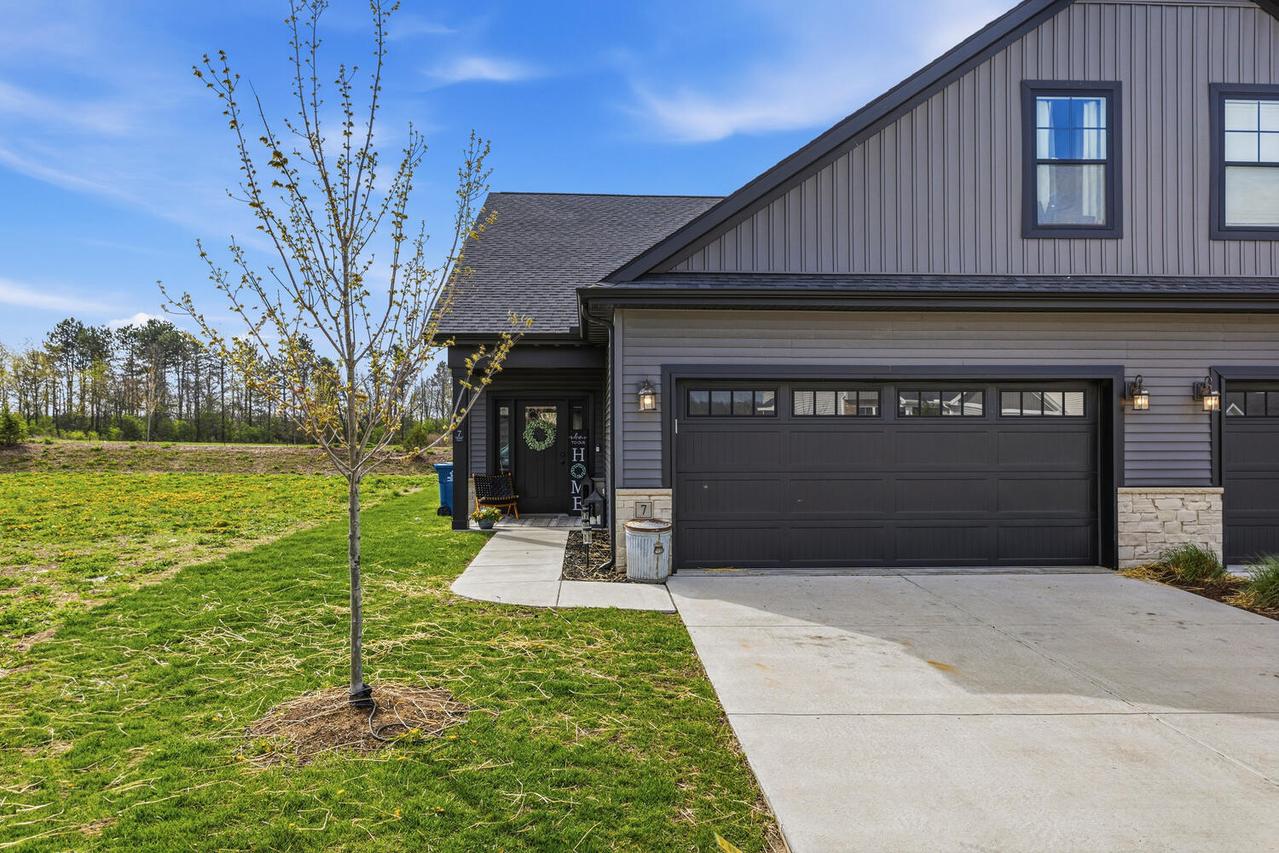 7 Prairie Tr., Monticello, IL 61856