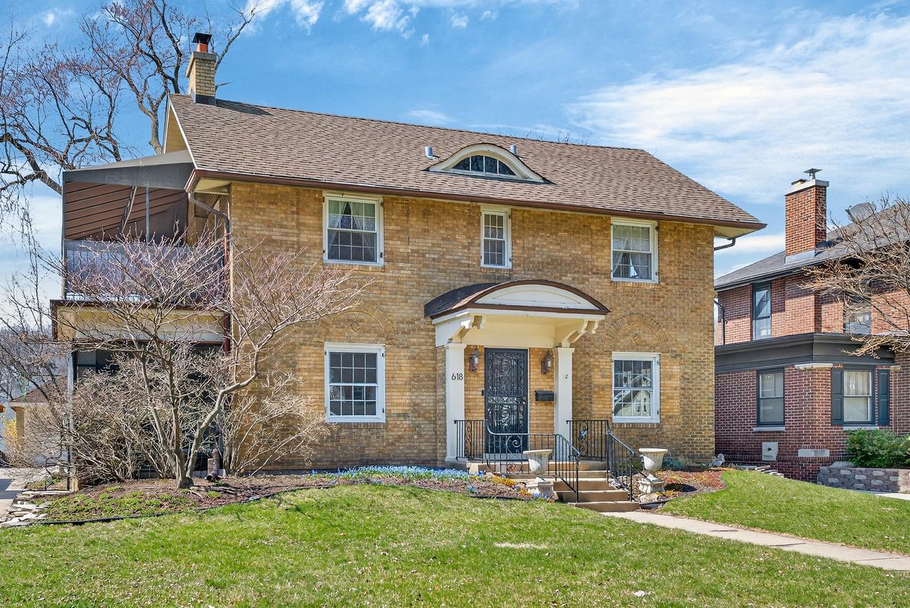 618 Monroe Ave., River Forest, IL 60305
