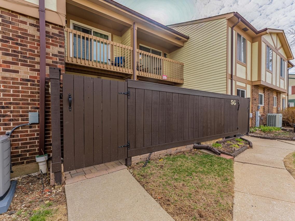 5G Fernwood Dr., Bolingbrook, IL 60440