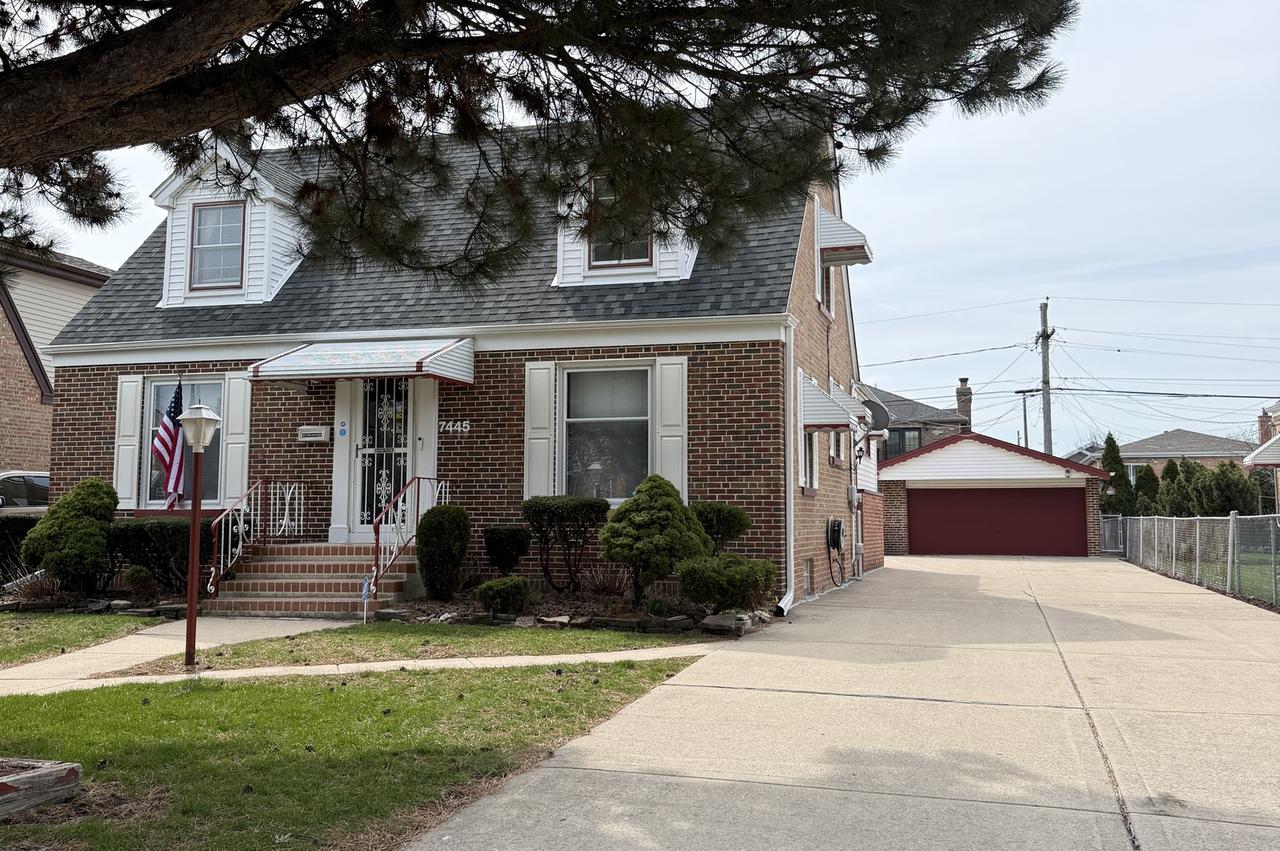 7445 W Winona St., Harwood Heights, IL 60706