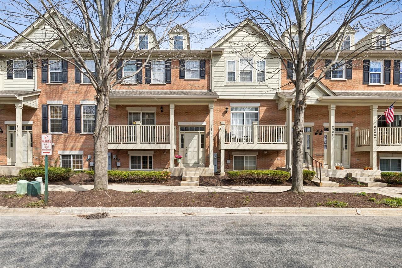 77 Lee Ct., Winfield, IL 60190