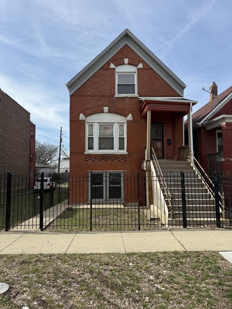 830 N Springfield Ave., Chicago, IL 60651