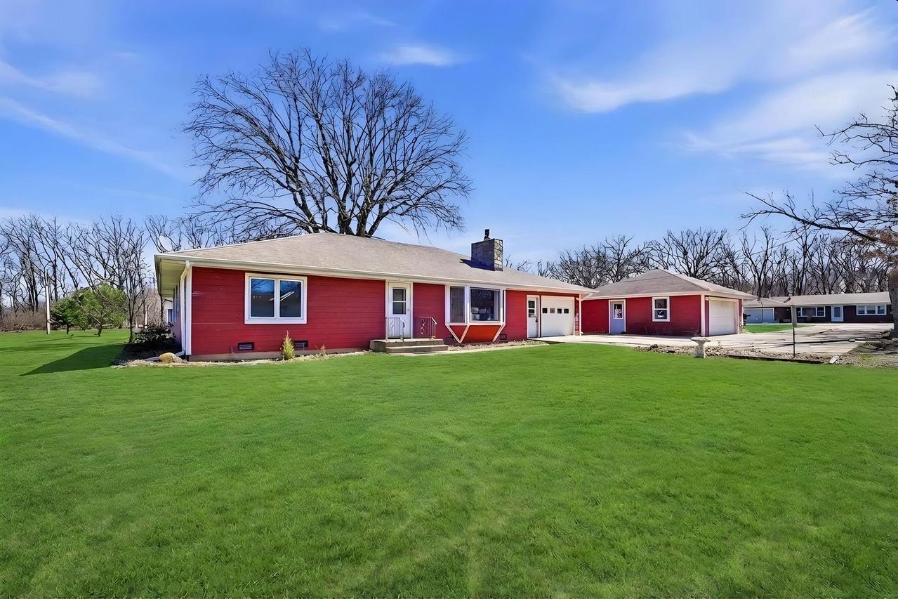 2594 E 1069th Rd., Ottawa, IL 61350