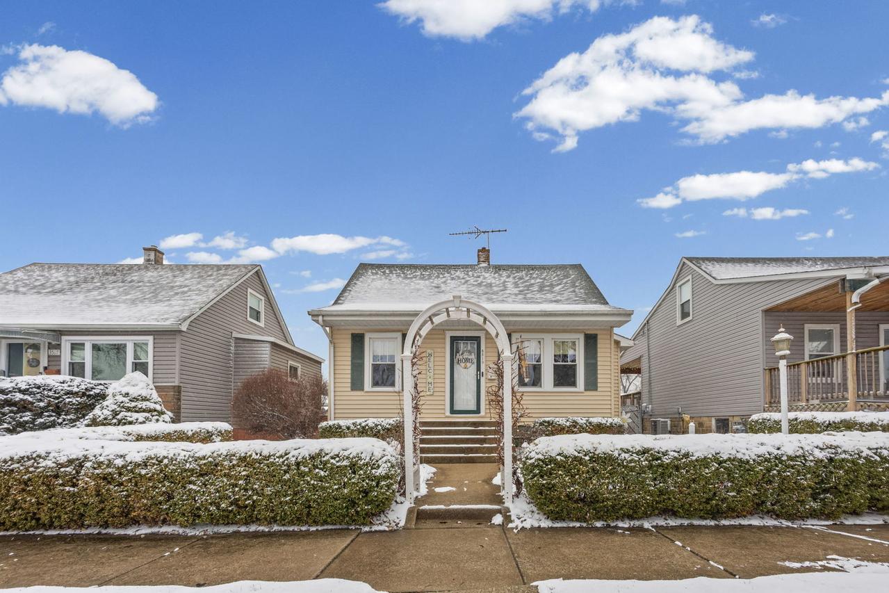 3519 Peoria St., Steger, IL 60475