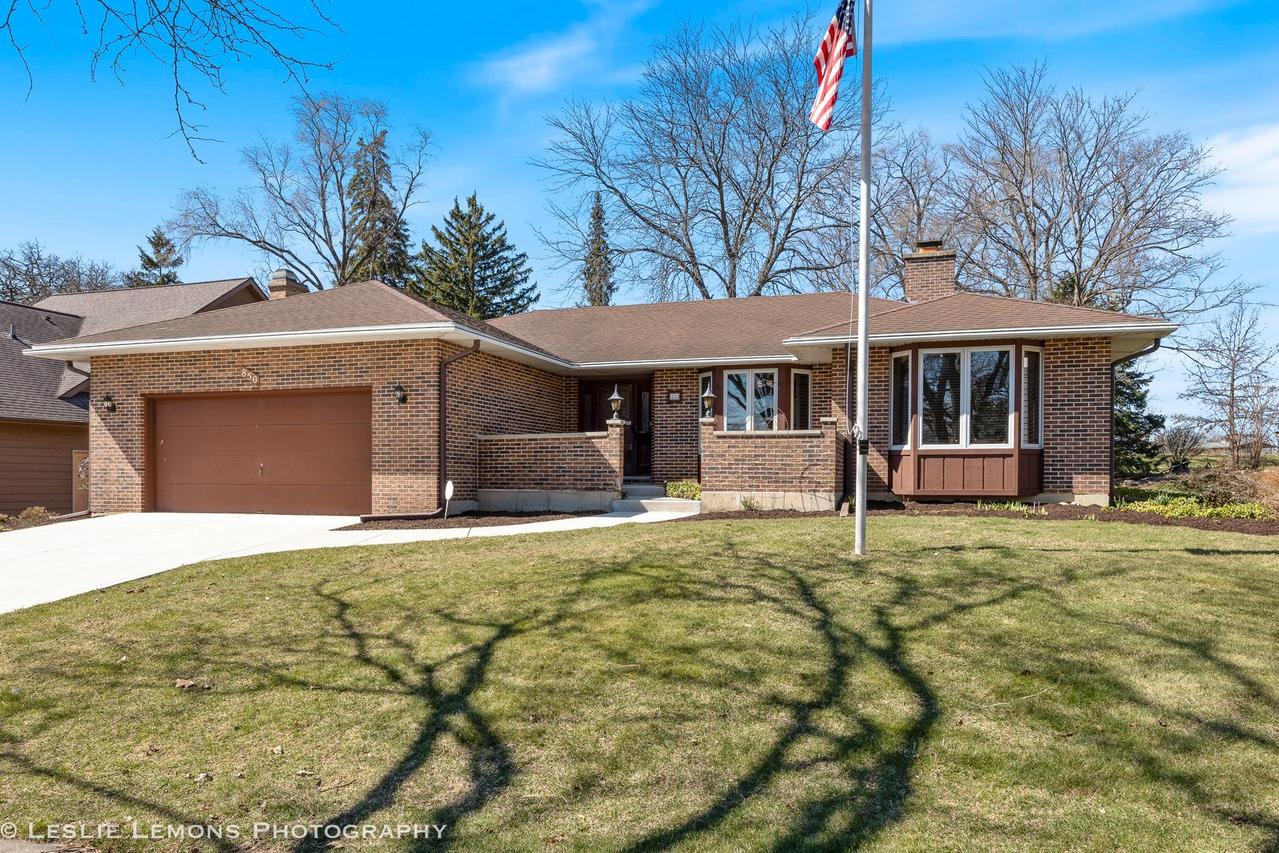 850 Abbey Dr., Glen Ellyn, IL 60137
