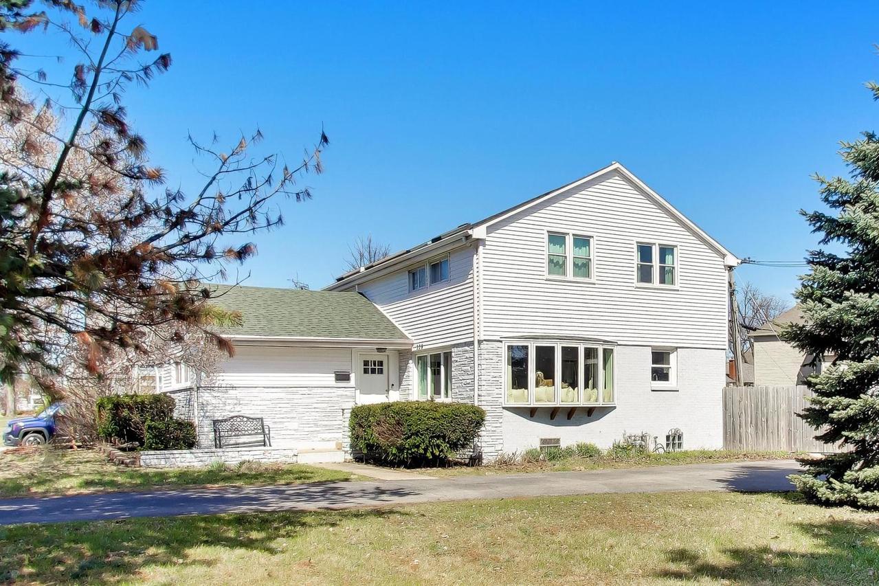 339 N Emroy Ave., Elmhurst, IL 60126