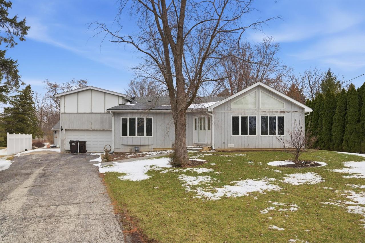 23203 N Prairie Ln., Lincolnshire, IL 60069