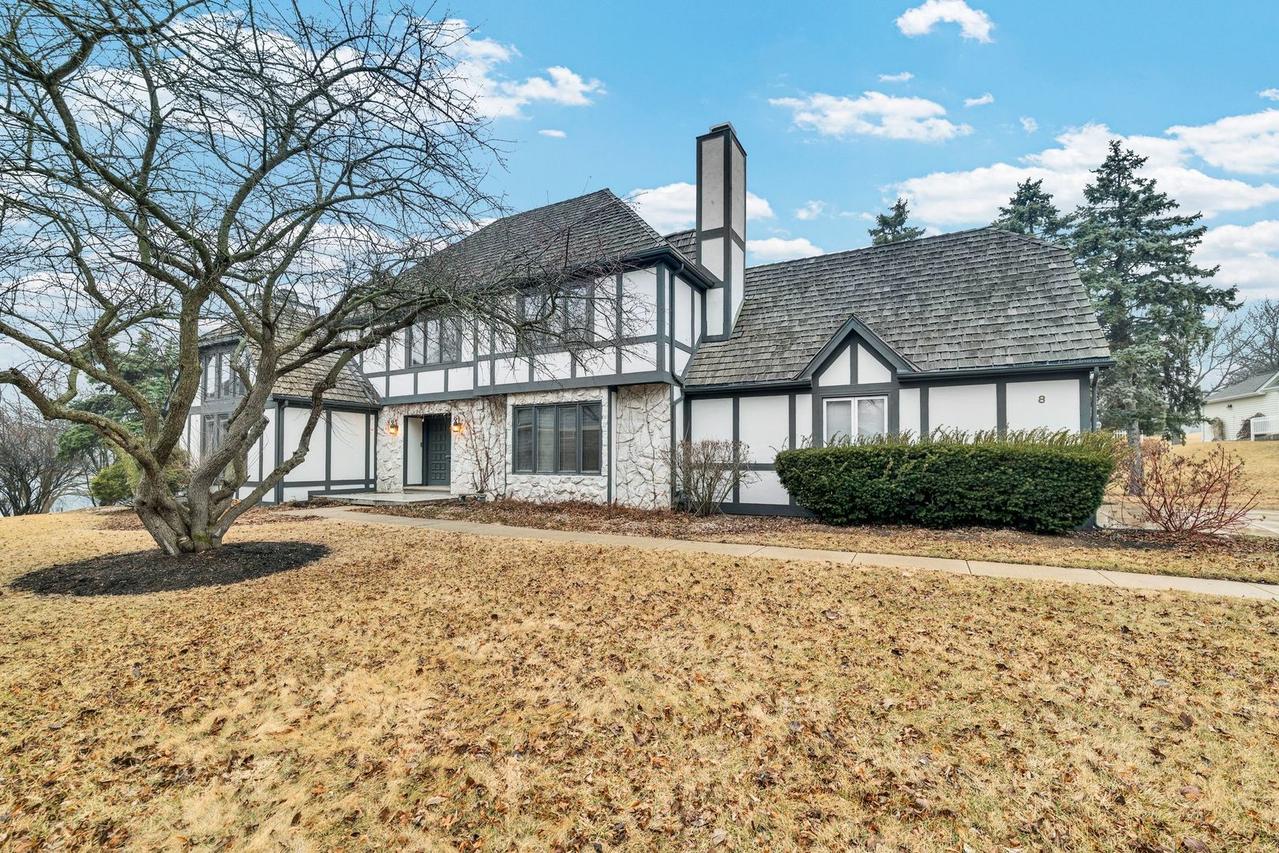 8 Heaton Ct., Sugar Grove, IL 60554