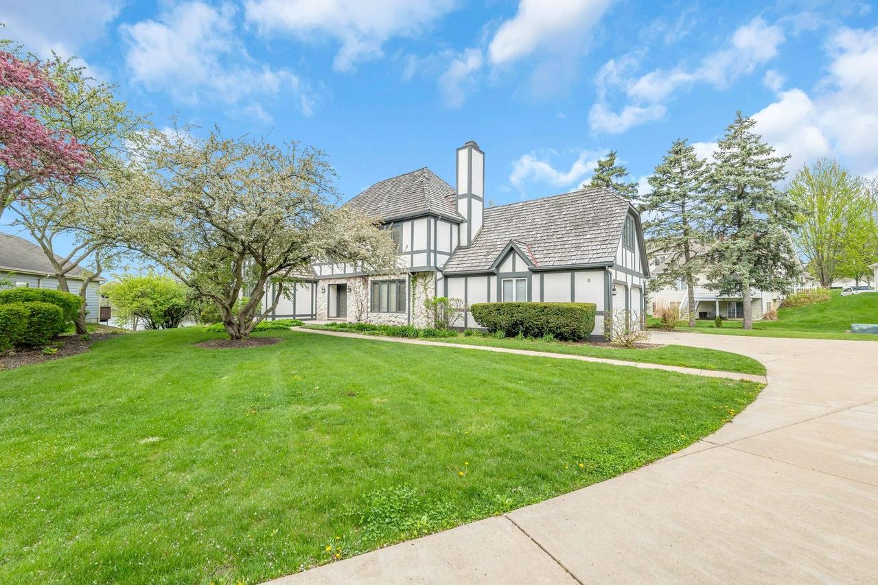 8 Heaton Ct., Sugar Grove, IL 60554