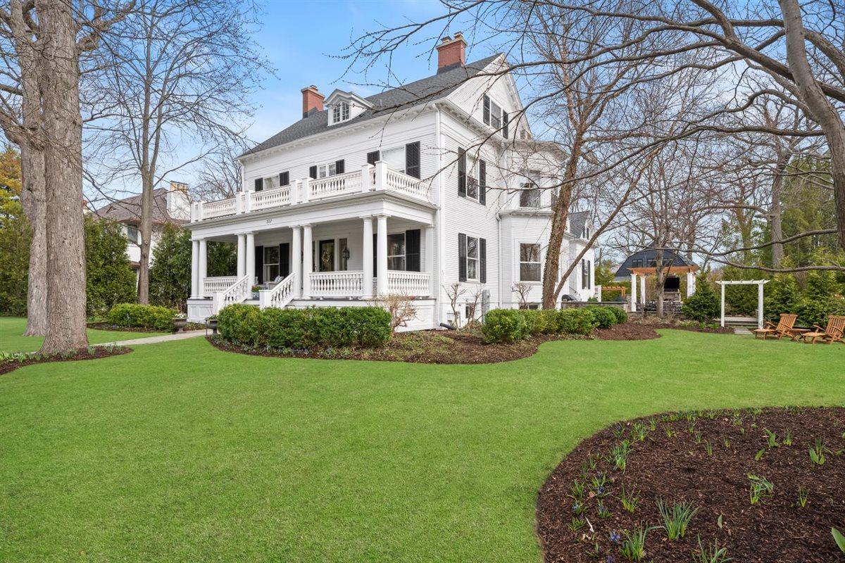 307 Abbotsford Rd., Kenilworth, IL 60043