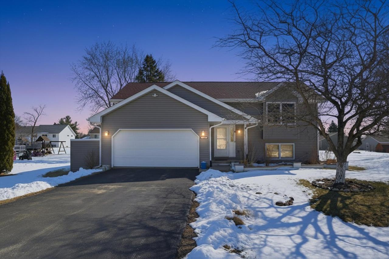 114 Galahad Ct., Poplar Grove, IL 61065