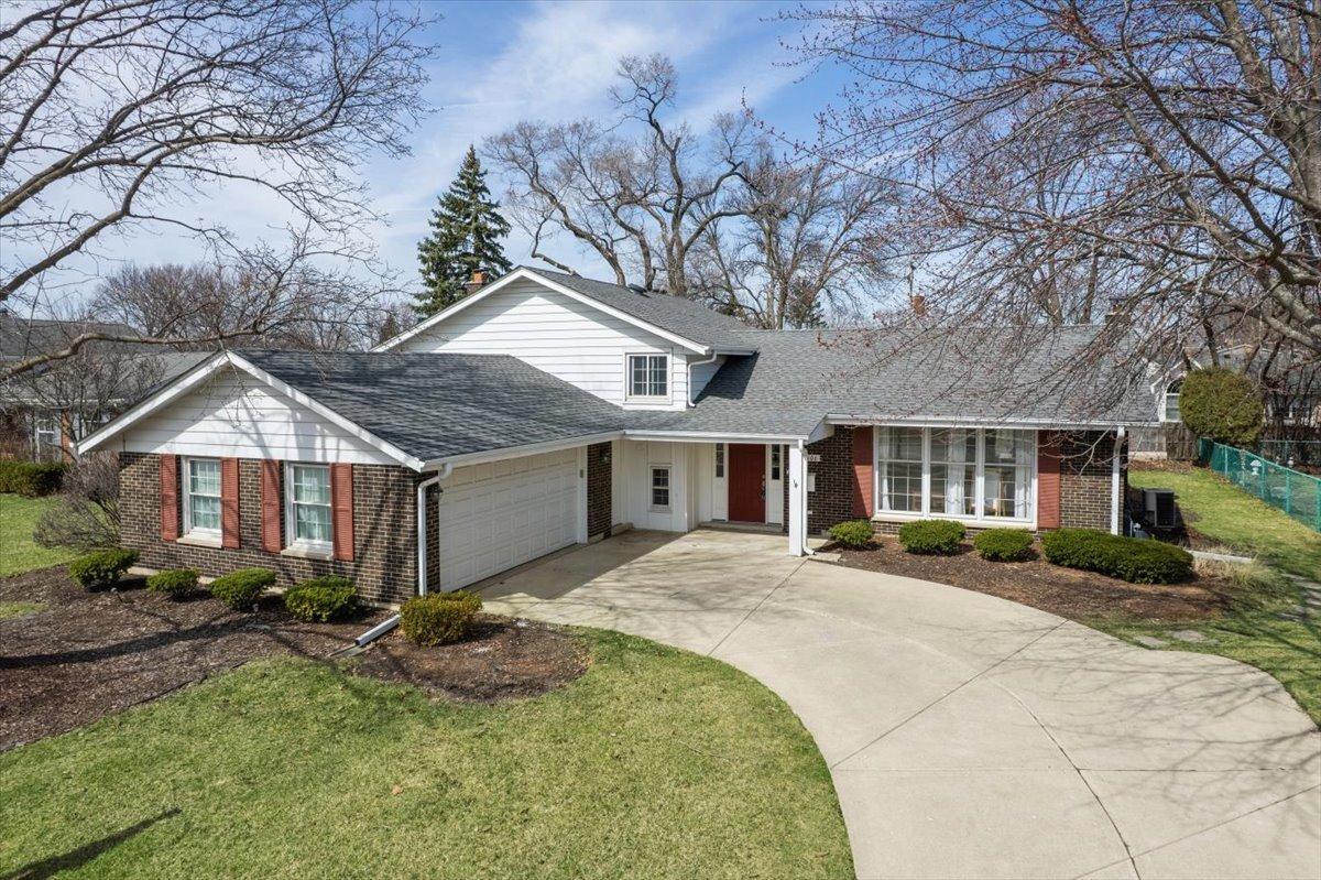1606 W Concord Dr., Arlington Heights, IL 60004