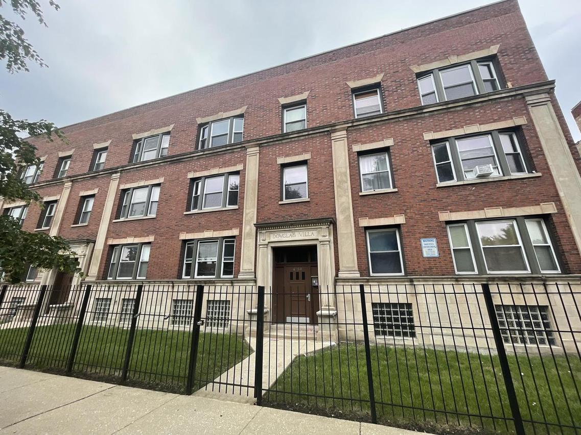 4354 W Washington Blvd. #202, Chicago, IL 60624