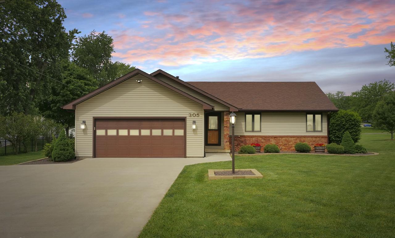305 N Jefferson St., Mahomet, IL 61853