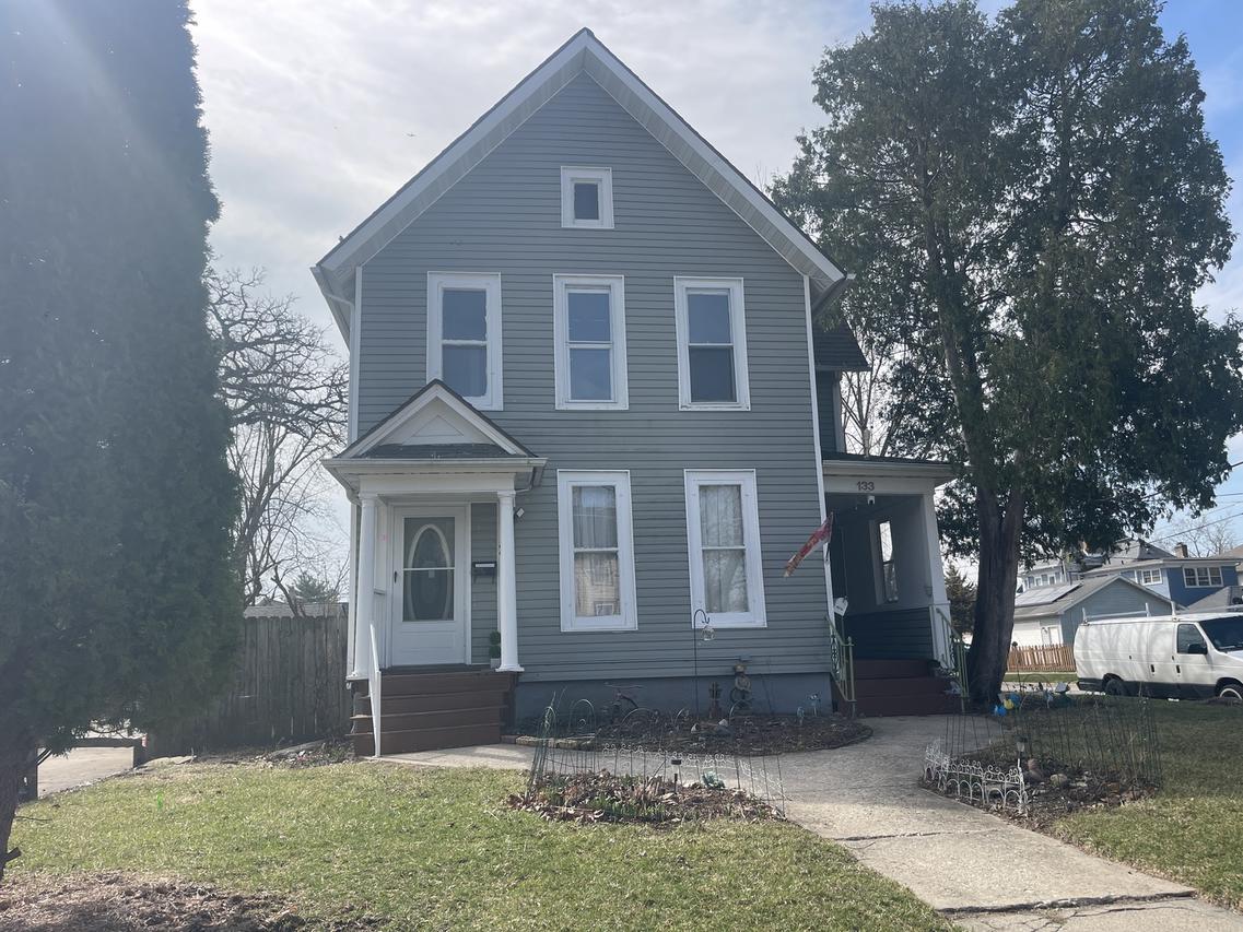 133 Oak St., Elgin, IL 60123