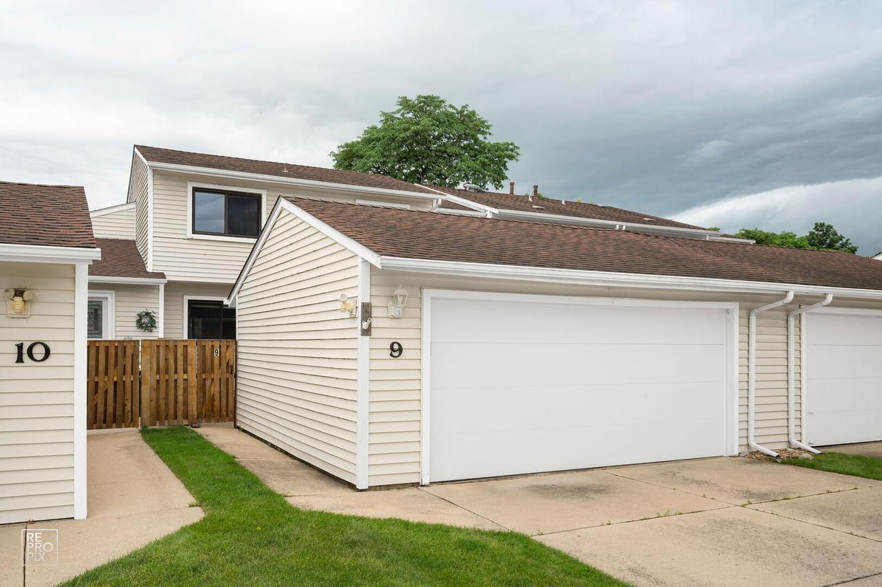 9 Wake Robin Ct., Woodridge, IL 60517