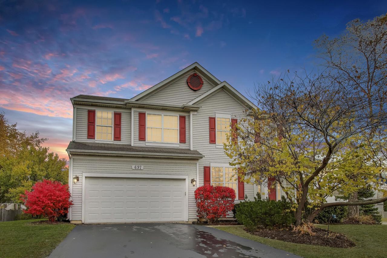 697 Providence Ln., Lindenhurst, IL 60046