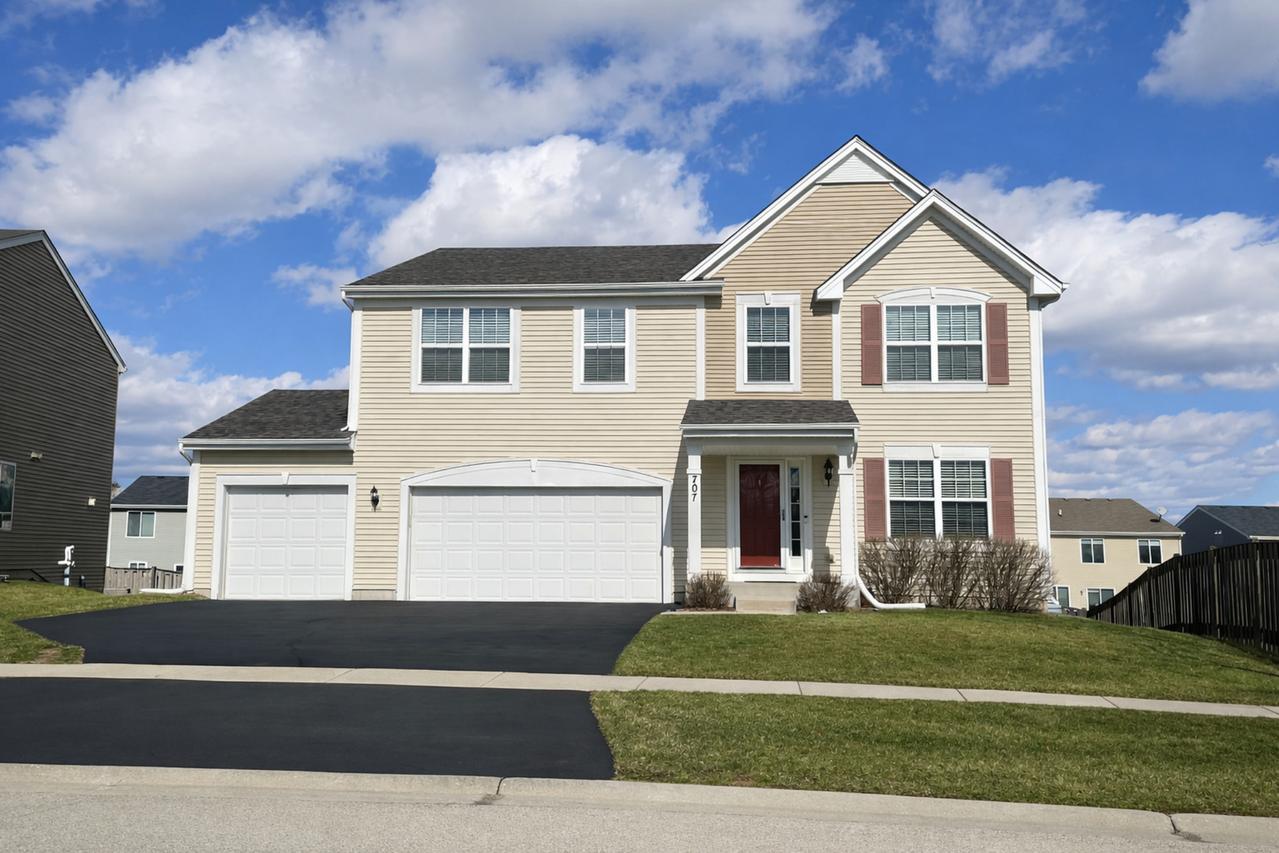707 Brighton Dr., Pingree Grove, IL 60140