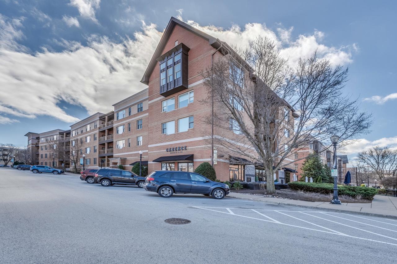 935 Burlington Ave. #304, Downers Grove, IL 60515