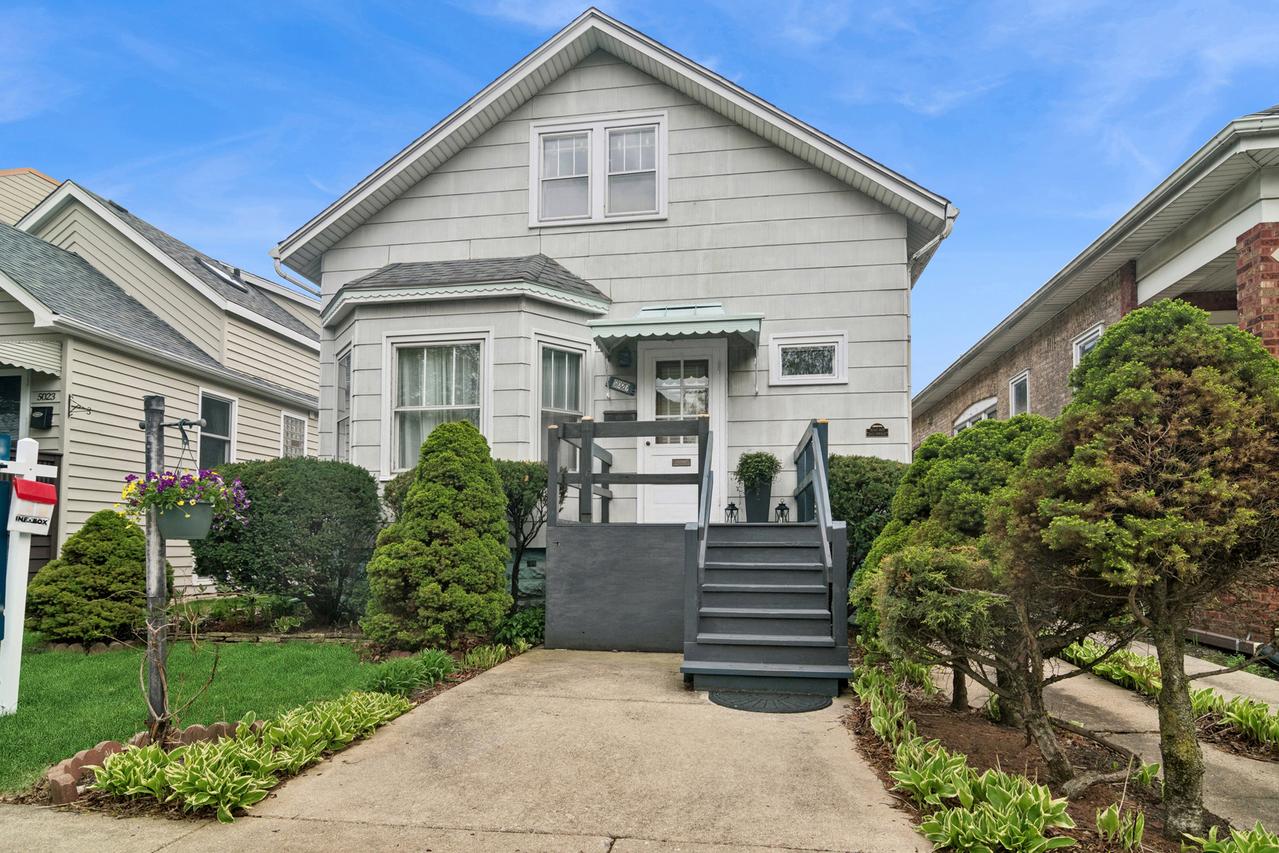 5027 W Ainslie St., Chicago, IL 60630