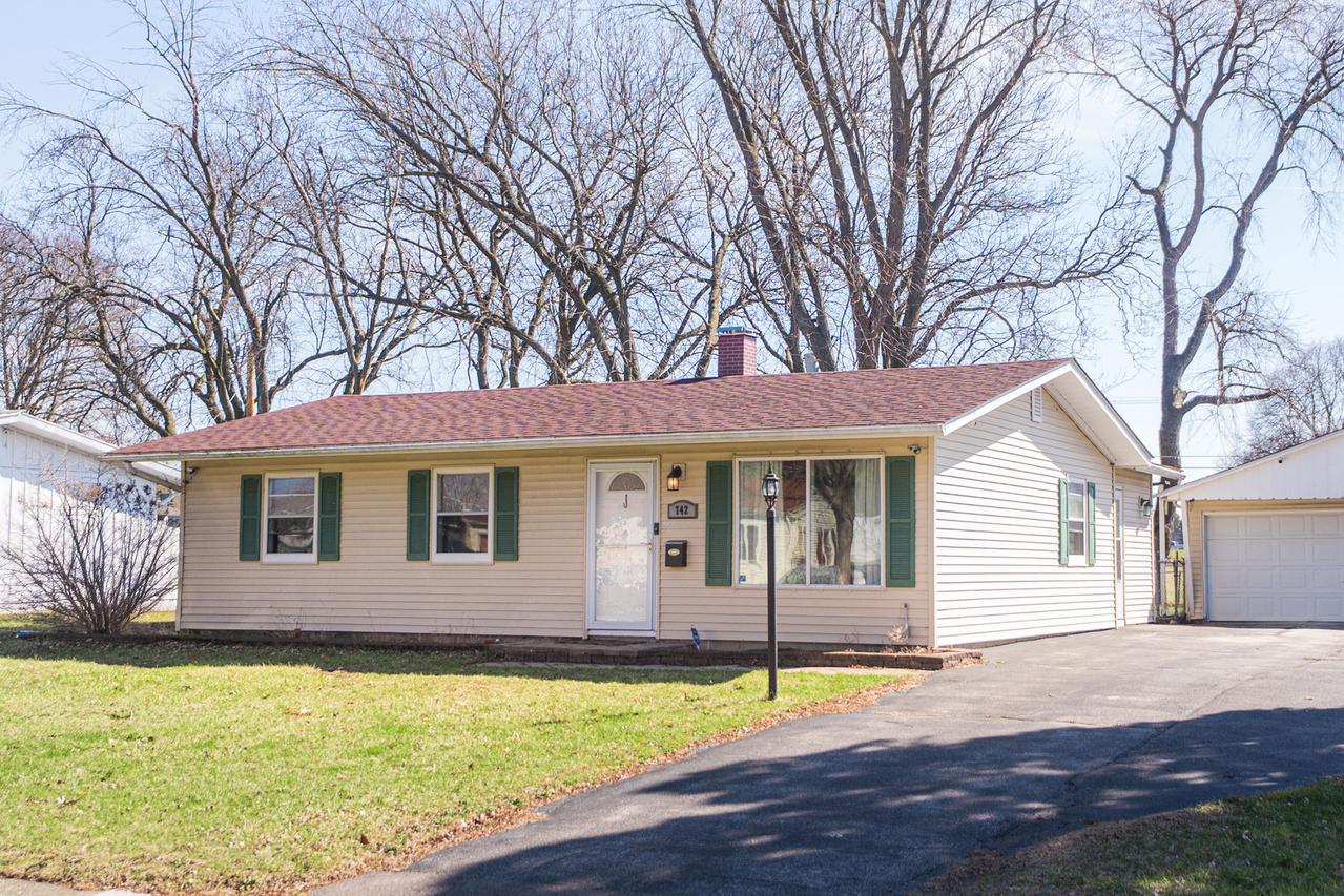 742 Cedardale Pl., Aurora, IL 60506