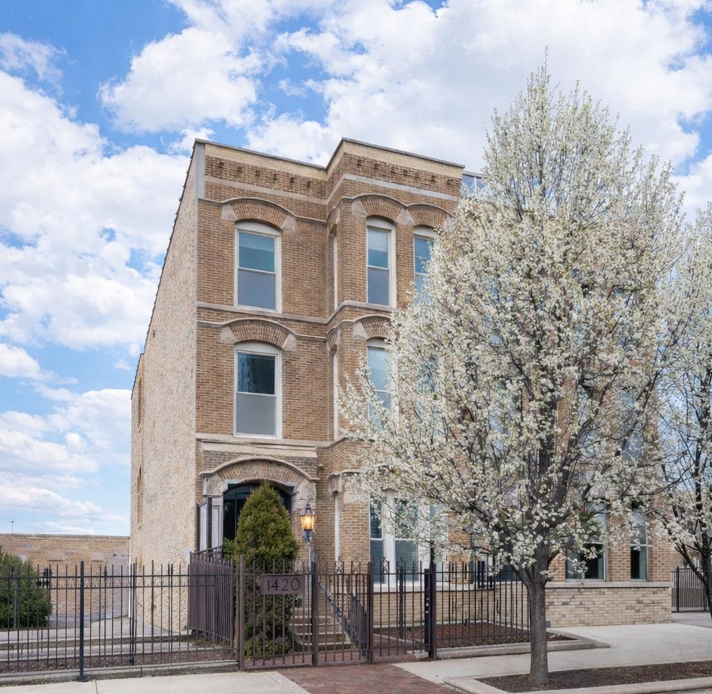 1420 W Fulton St., Chicago, IL 60607